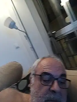 Snapshot of Satiro_Sevilla chatting on October 31, 2025, 11:00 pm Satiro Sevilla online show from October 31, 2025, 11:00 pm