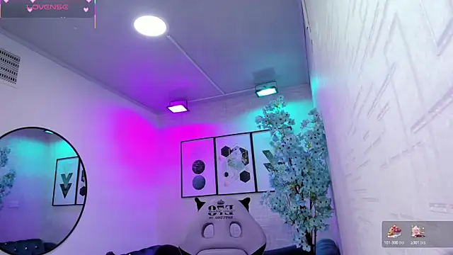 Tiara rr online show from April 18, 2026, 3:42 am