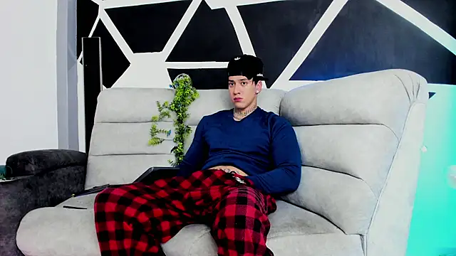 JUSTIN FULLER1 online show from October 25, 2025, 5:02 pm