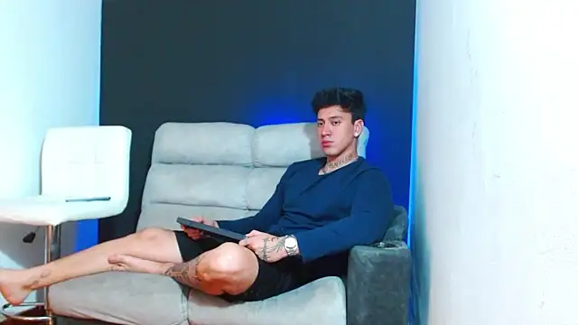 JUSTIN FULLER1 online show from March 12, 2026, 7:18 pm