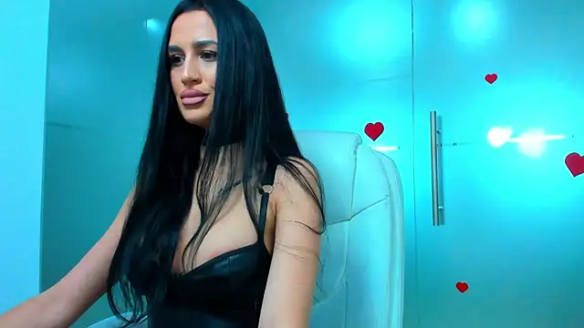 Queenrafaella online show from November 4, 2025, 6:17 am