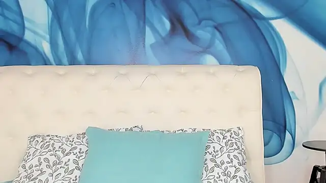 Snapshot of SkinnyDolly chatting on October 25, 2025, 2:11 am SkinnyDolly online show from October 25, 2025, 2:11 am