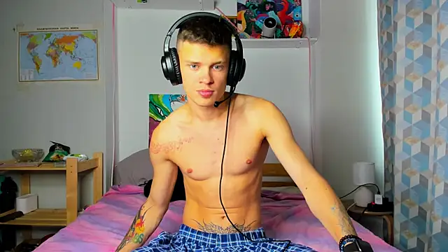 hornyadamsex online show from September 26, 2025, 7:48 am