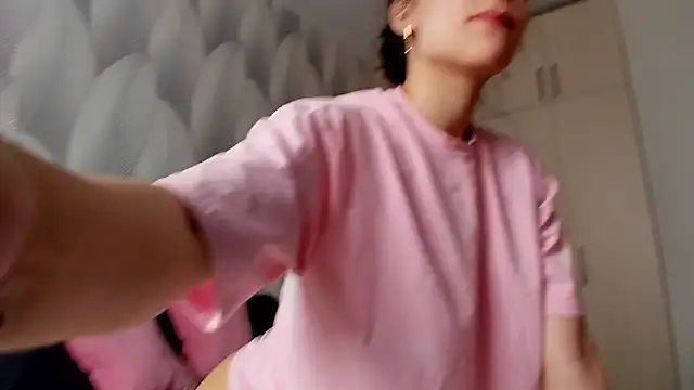 Bambiii bby online show from March 12, 2026, 6:28 am