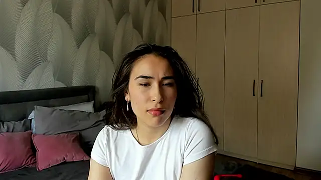 Snapshot of Bambiii_bby chatting on June 15, 2026, 6:24 am Bambiii bby online show from June 15, 2026, 6:24 am