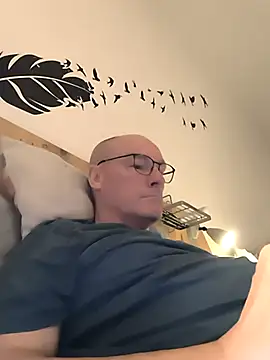 bogland33 online show from December 4, 2025, 8:41 pm