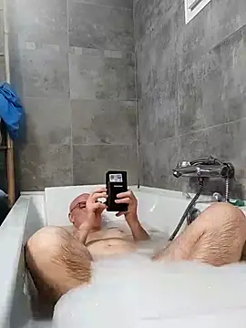 bogland33 online show from April 4, 2026, 11:39 am