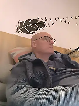 bogland33 online show from November 3, 2025, 8:34 pm