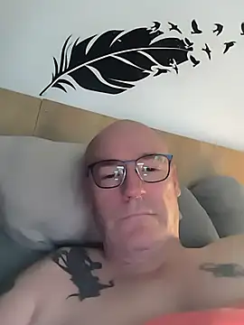 bogland33 online show from June 3, 2026, 8:57 pm