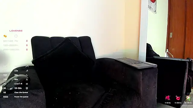 victoria  lace  online show from November 30, 2025, 12:22 am