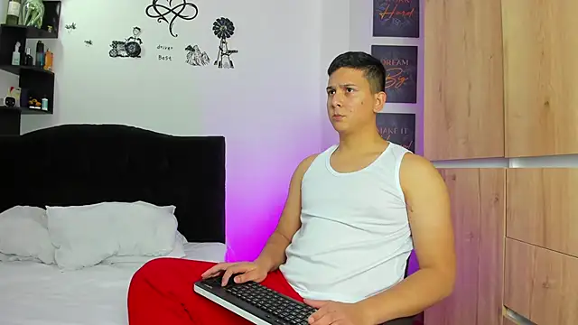 Snapshot of ANDREZALVAREZ chatting on December 22, 2024, 1:23 am ANDREZALVAREZ online show from December 22, 2024, 1:23 am