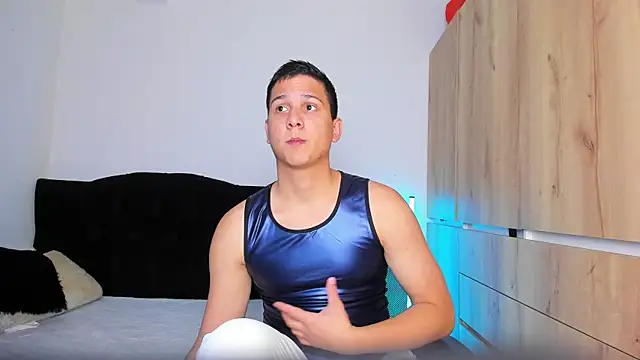 Snapshot of ANDREZALVAREZ chatting on October 27, 2025, 10:54 pm ANDREZALVAREZ online show from October 27, 2025, 10:54 pm