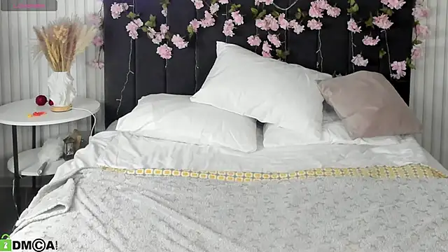 Esme Runn online show from November 8, 2025, 3:32 am