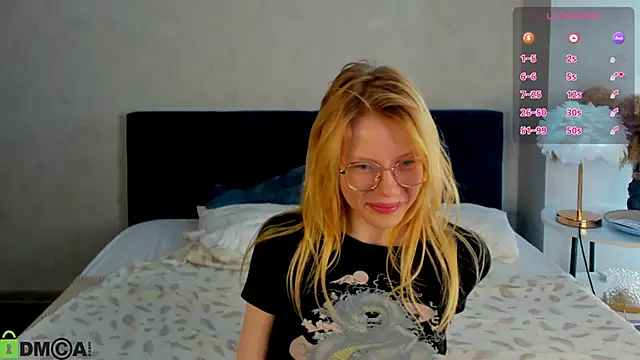 Snapshot of Esme_Runn chatting on May 21, 2026, 3:15 am Esme Runn online show from May 21, 2026, 3:15 am
