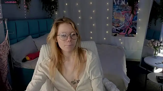 Snapshot of Esme_Runn chatting on July 6, 2026, 3:02 am Esme Runn online show from July 6, 2026, 3:02 am