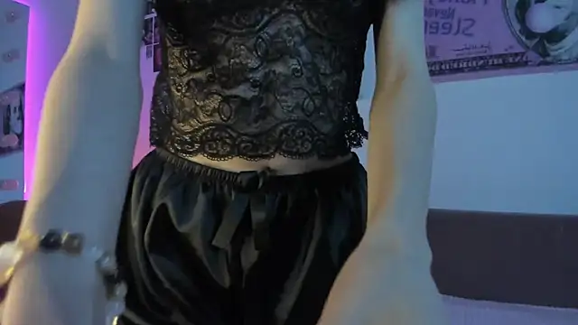Snapshot of flora_off chatting on April 20, 2026, 11:13 am flora off online show from April 20, 2026, 11:13 am