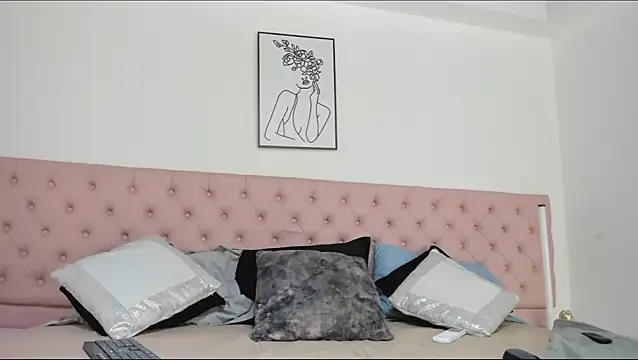 CarolinaGlamour online show from March 4, 2026, 7:10 pm