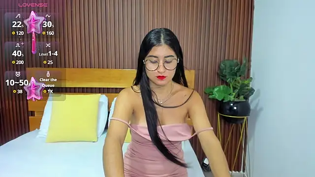 Snapshot of evelin_leroy chatting on February 18, 2025, 12:06 pm evelin leroy online show from February 18, 2025, 12:06 pm
