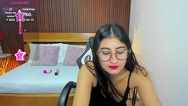 Snapshot of evelin_leroy chatting on March 17, 2025, 12:04 pm evelin leroy online show from March 17, 2025, 12:04 pm