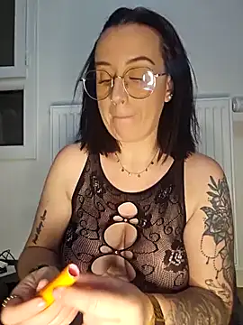 lindsay 33off online show from February 17, 2026, 8:11 am