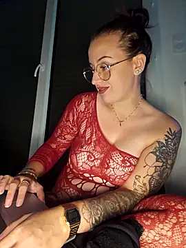 lindsay 33off online show from October 22, 2025, 9:03 pm