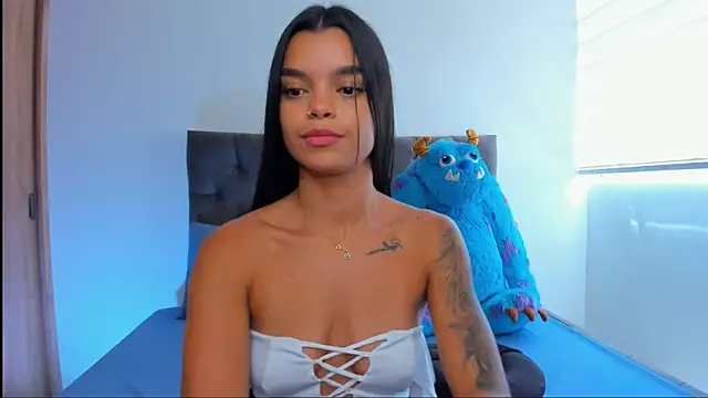 Snapshot of mia_world_ chatting on November 7, 2025, 5:17 pm mia world online show from November 7, 2025, 5:17 pm