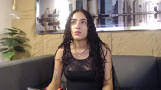 Layla 707 online show from March 2, 2026, 8:38 pm