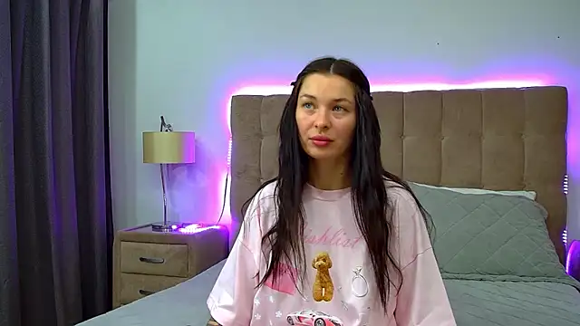 AlexandraBloom online show from November 13, 2025, 6:23 pm