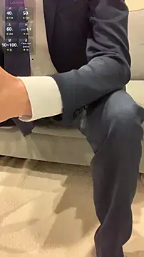 kimkim123123 online show from April 23, 2026, 1:35 pm