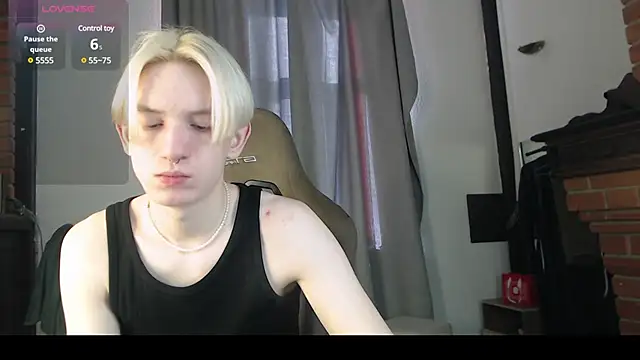 Snapshot of Ron_Vils chatting on February 19, 2025, 5:49 am Ron Vils online show from February 19, 2025, 5:49 am