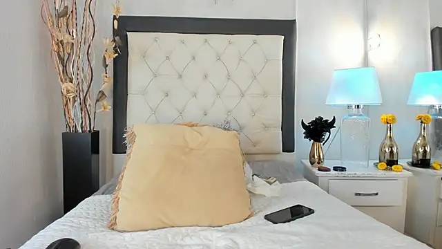 GaleHodge online show from December 17, 2025, 4:28 am