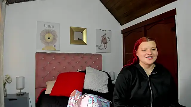 CelessteRedds online show from May 14, 2026, 12:02 pm