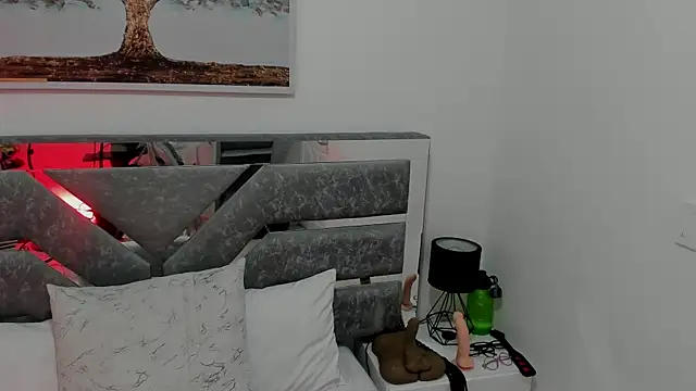 Slut Milf  online show from December 20, 2025, 7:39 pm