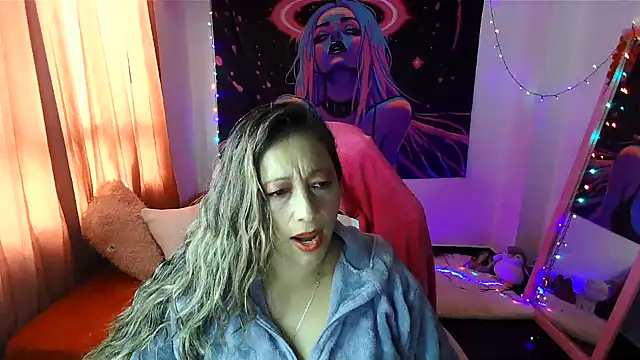 Melanyy 100 online show from April 8, 2026, 6:53 pm