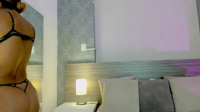 Snapshot of Mistyca chatting on September 30, 2025, 10:43 am Mistyca online show from September 30, 2025, 10:43 am