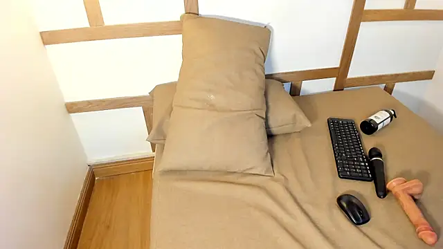 Snapshot of CriistalJade chatting on February 11, 2025, 10:07 pm CriistalJade online show from February 11, 2025, 10:07 pm