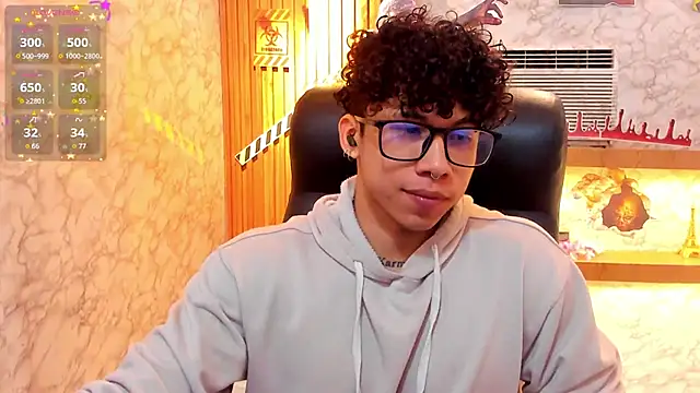 AkazaBoy  online show from October 22, 2025, 4:23 am