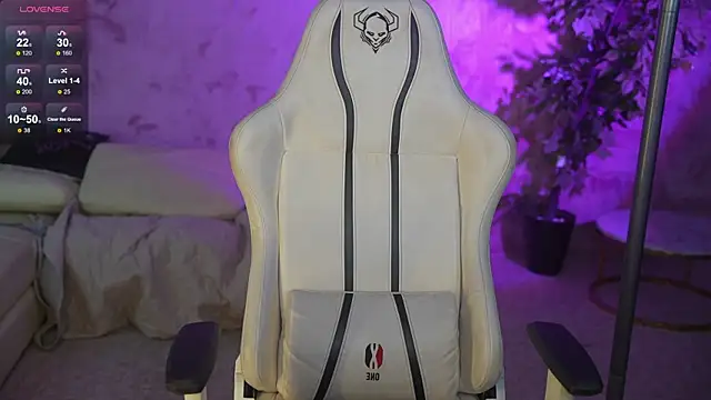 Magnetic Mia  online show from November 18, 2025, 4:16 am