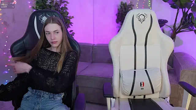 Magnetic Mia  online show from March 2, 2025, 7:30 pm