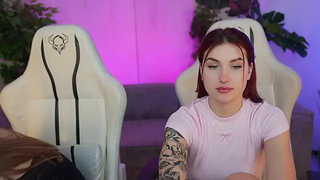 Magnetic Mia  online show from March 21, 2025, 5:54 am