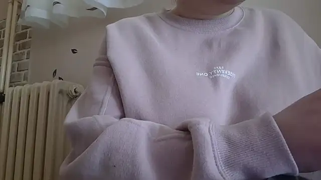 Snapshot of AalinnaK chatting on February 24, 2025, 10:04 am AalinnaK online show from February 24, 2025, 10:04 am