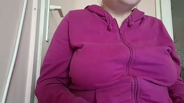 Snapshot of AalinnaK chatting on December 13, 2024, 9:57 am AalinnaK online show from December 13, 2024, 9:57 am