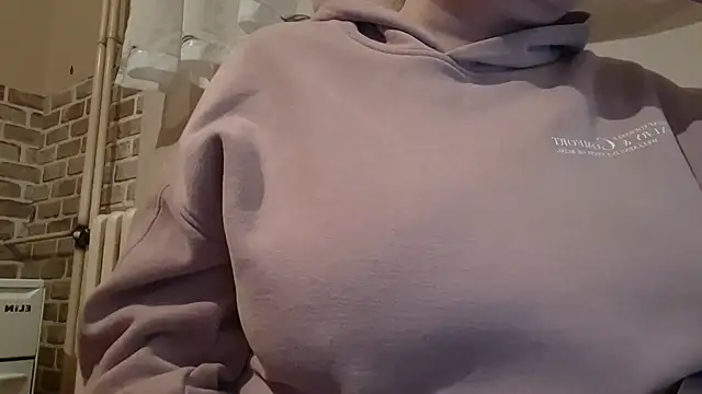 Snapshot of AalinnaK chatting on March 10, 2025, 9:40 pm AalinnaK online show from March 10, 2025, 9:40 pm