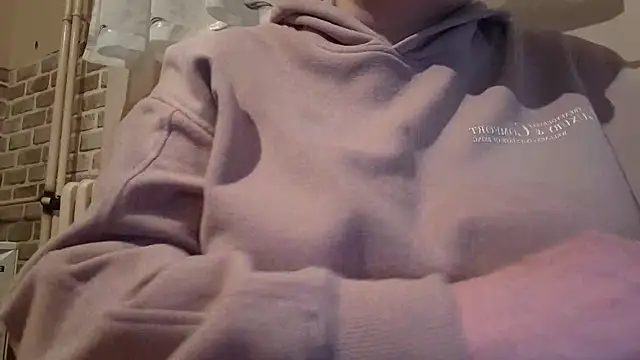 Snapshot of AalinnaK chatting on February 24, 2025, 3:42 pm AalinnaK online show from February 24, 2025, 3:42 pm