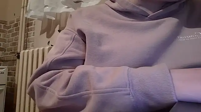 Snapshot of AalinnaK chatting on March 21, 2025, 7:46 pm AalinnaK online show from March 21, 2025, 7:46 pm