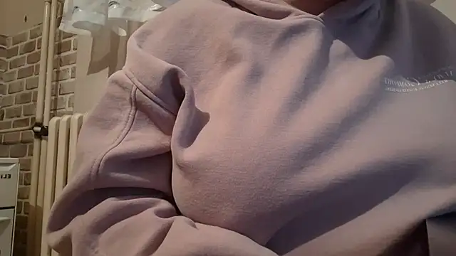 Snapshot of AalinnaK chatting on February 14, 2025, 3:15 pm AalinnaK online show from February 14, 2025, 3:15 pm