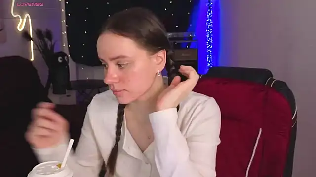 Emillias online show from February 7, 2026, 8:00 am