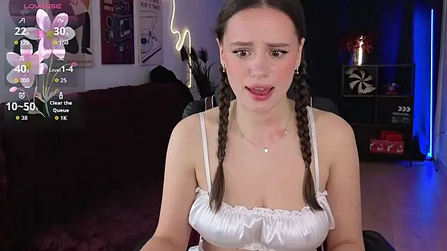 Emillias online show from November 17, 2025, 2:10 pm