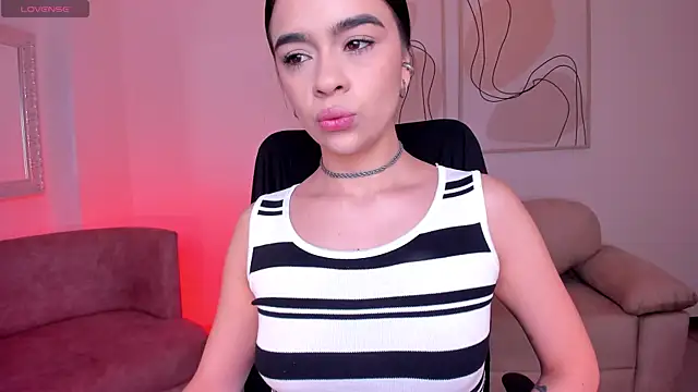 Snapshot of AlanaCraft chatting on October 21, 2025, 12:15 pm AlanaCraft online show from October 21, 2025, 12:15 pm