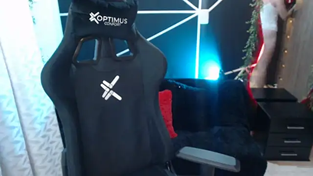 LUCY LI online show from November 15, 2025, 7:07 pm